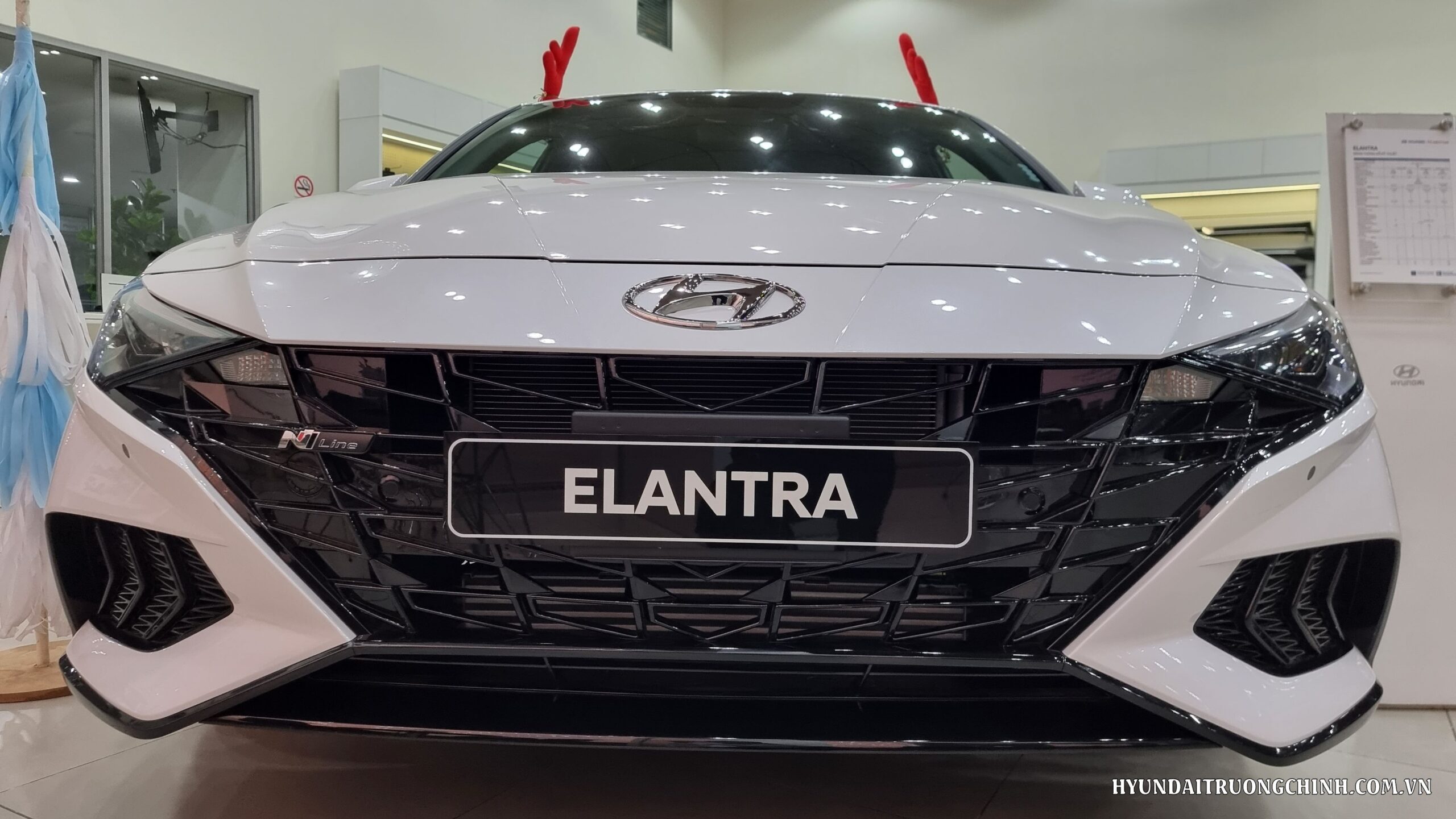 Hyundai Elantra | Phần đầu Hyundai Elantra 2024 nổi bật với lưới tản nhiệt kích thước lớn