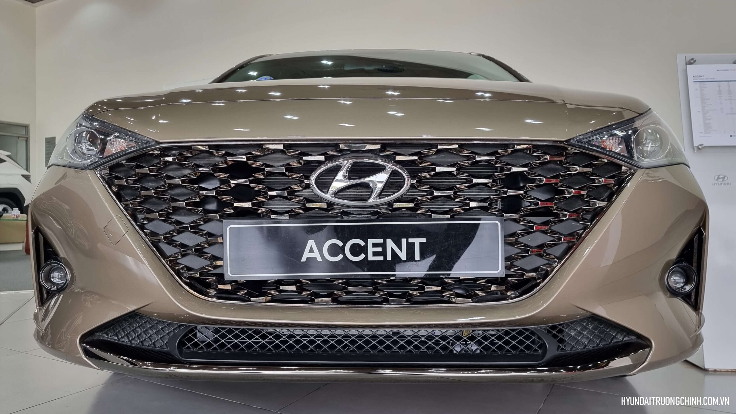 Hyundai Accent 2024 | Cản trước của Hyundai Accent 2024 được thiết kế với dấu ấn thể thao rõ nét, thông qua quá trình "điêu khắc" tỉ mỉ.