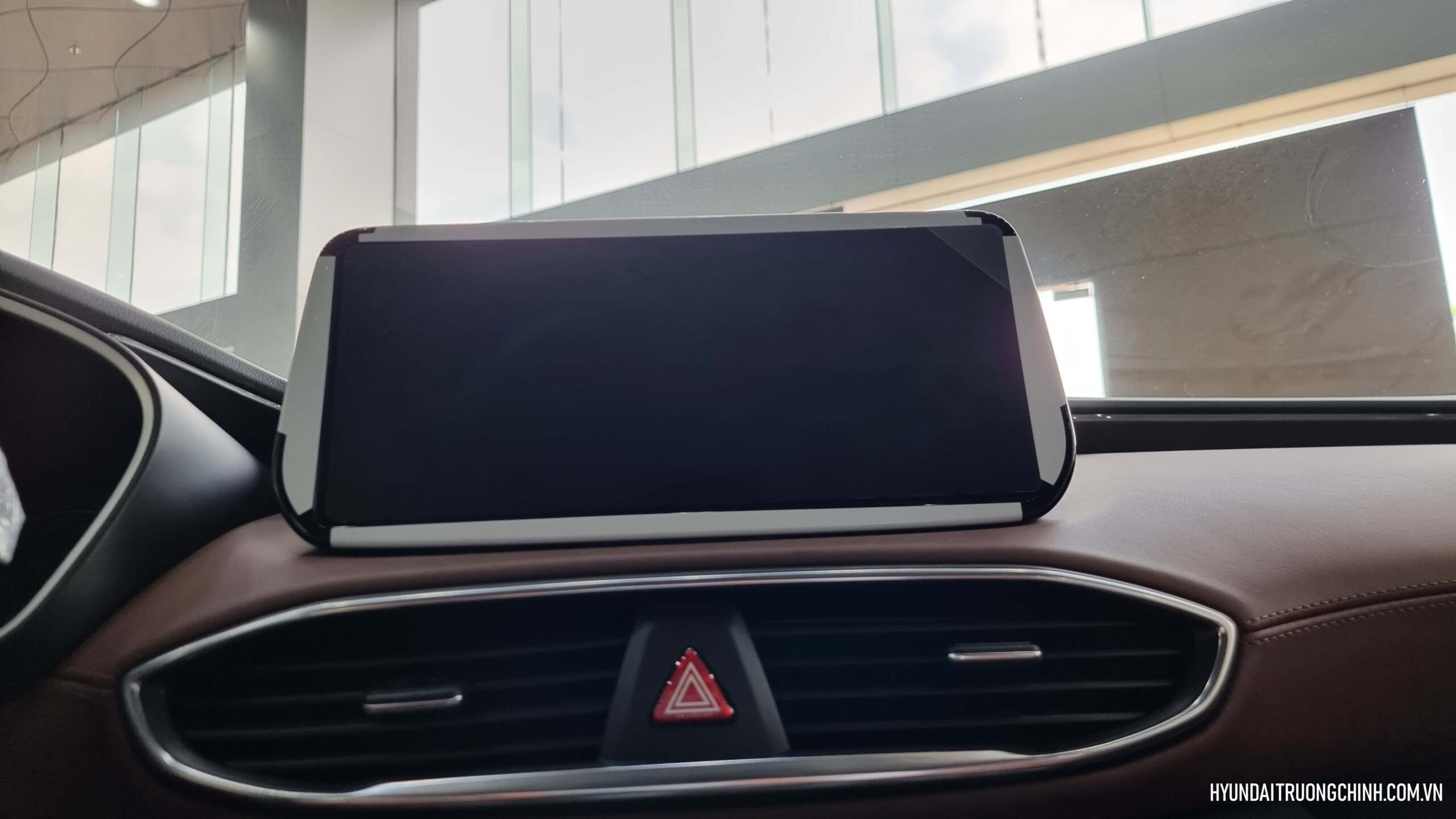 Hyundai santafe | Hyundai SantaFe 2024 sử dụng màn hình cảm ứng trung tâm kích thước lên đến 10,25 inch.