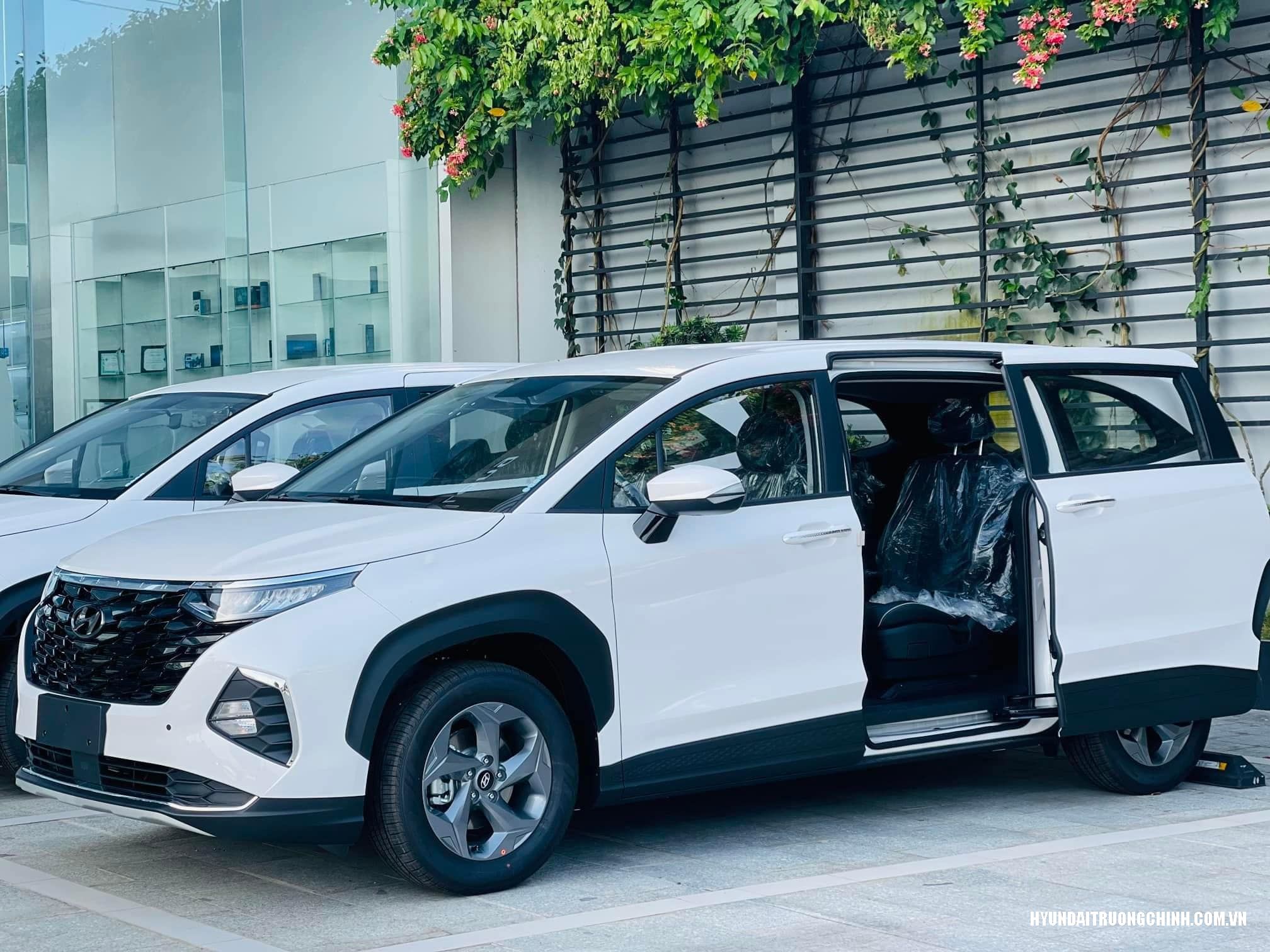 Hyundai Custin Phiên Bản Tiêu Chuẩn - Giá Niêm Yết Chỉ 850tr Tại Việt Nam - 2