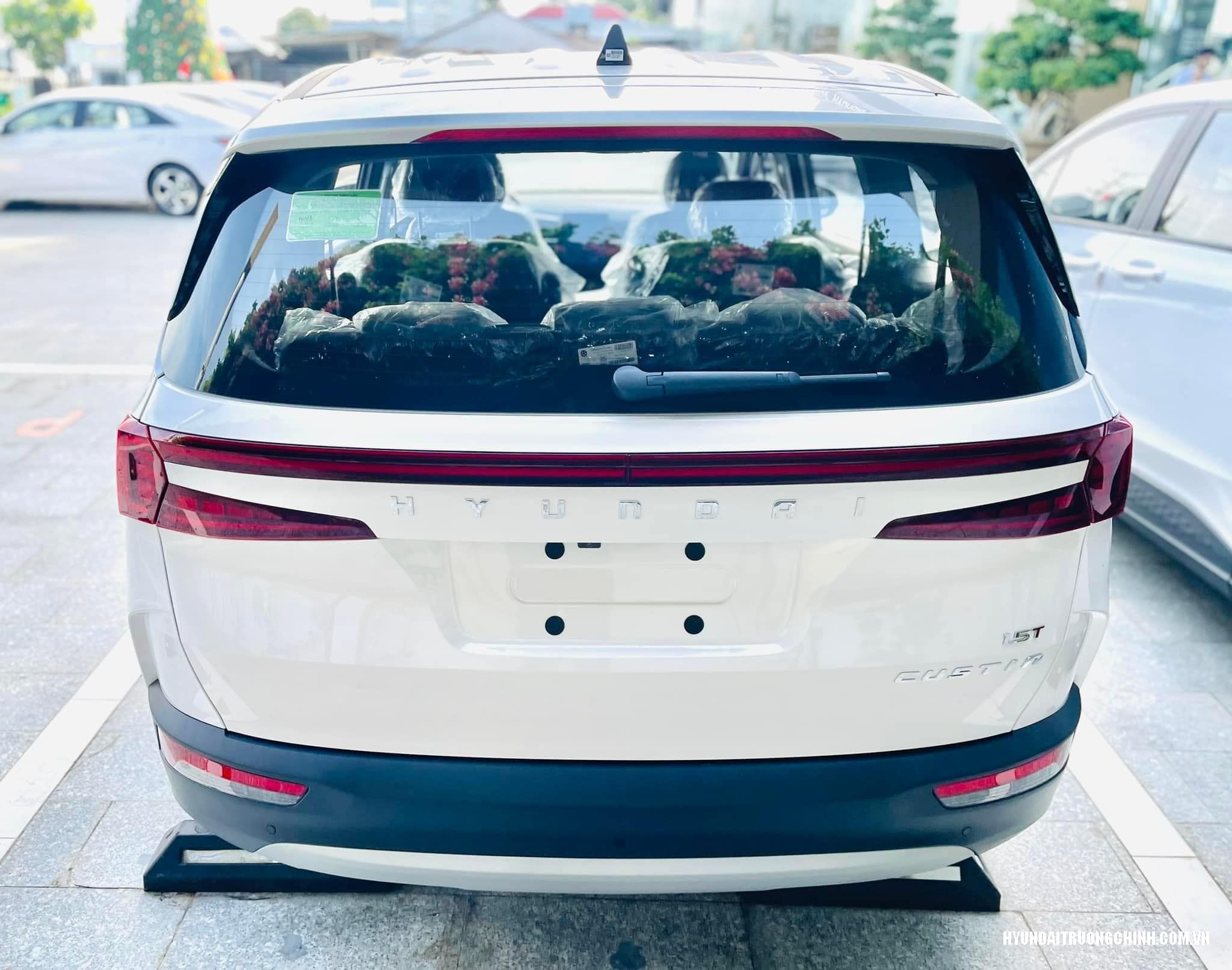 Hyundai Custin Phiên Bản Tiêu Chuẩn - Giá Niêm Yết Chỉ 850tr Tại Việt Nam - 5
