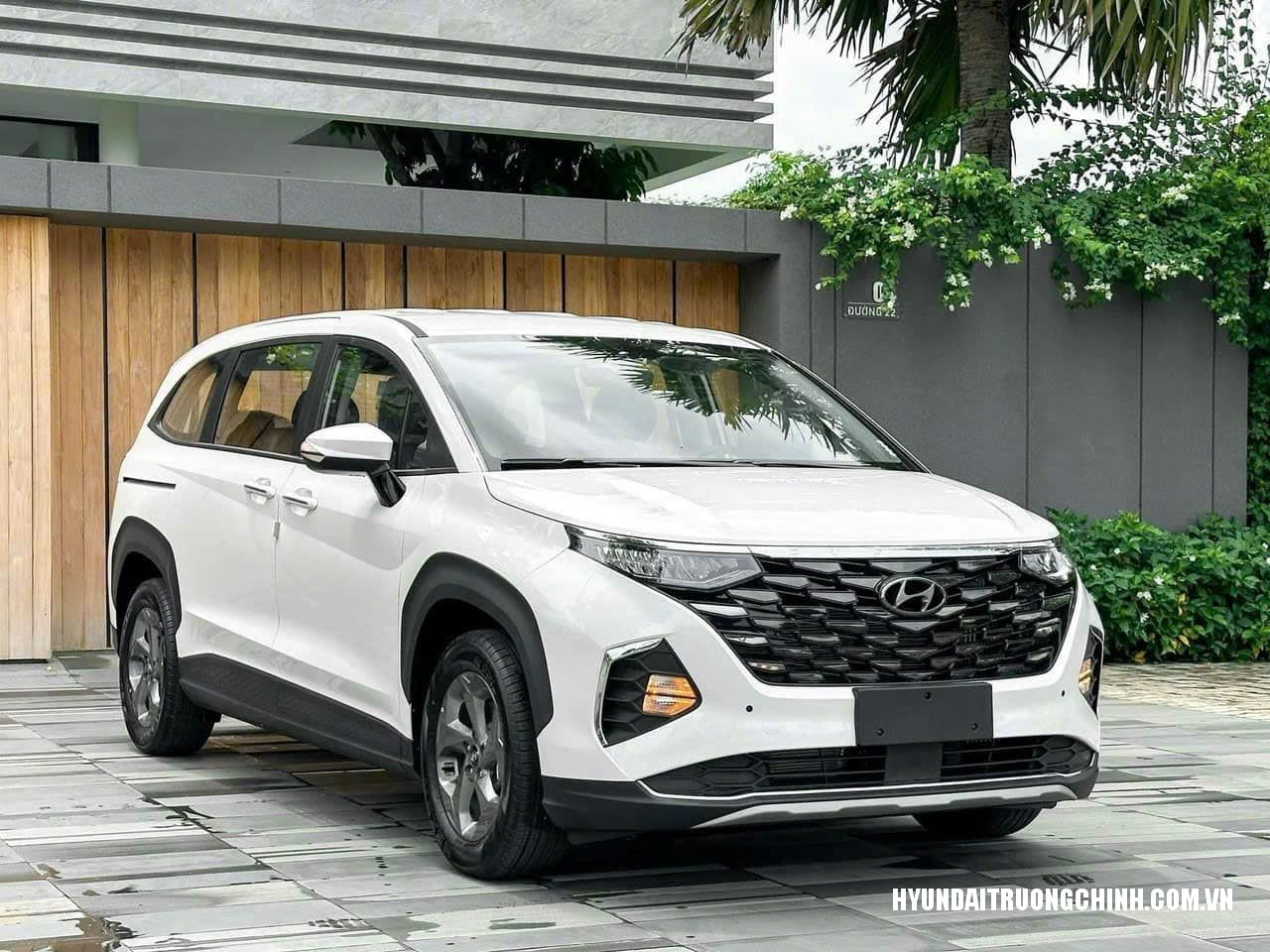 Hyundai Custin Phiên Bản Tiêu Chuẩn - Giá Niêm Yết Chỉ 850tr Tại Việt Nam